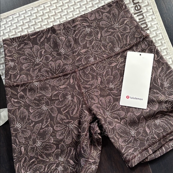 LULULEMON ALIGN HR SHORTS 6” in DOTTED MAGNOLIA PINK MULTI SZ 8 NWT - Picture 2 of 7